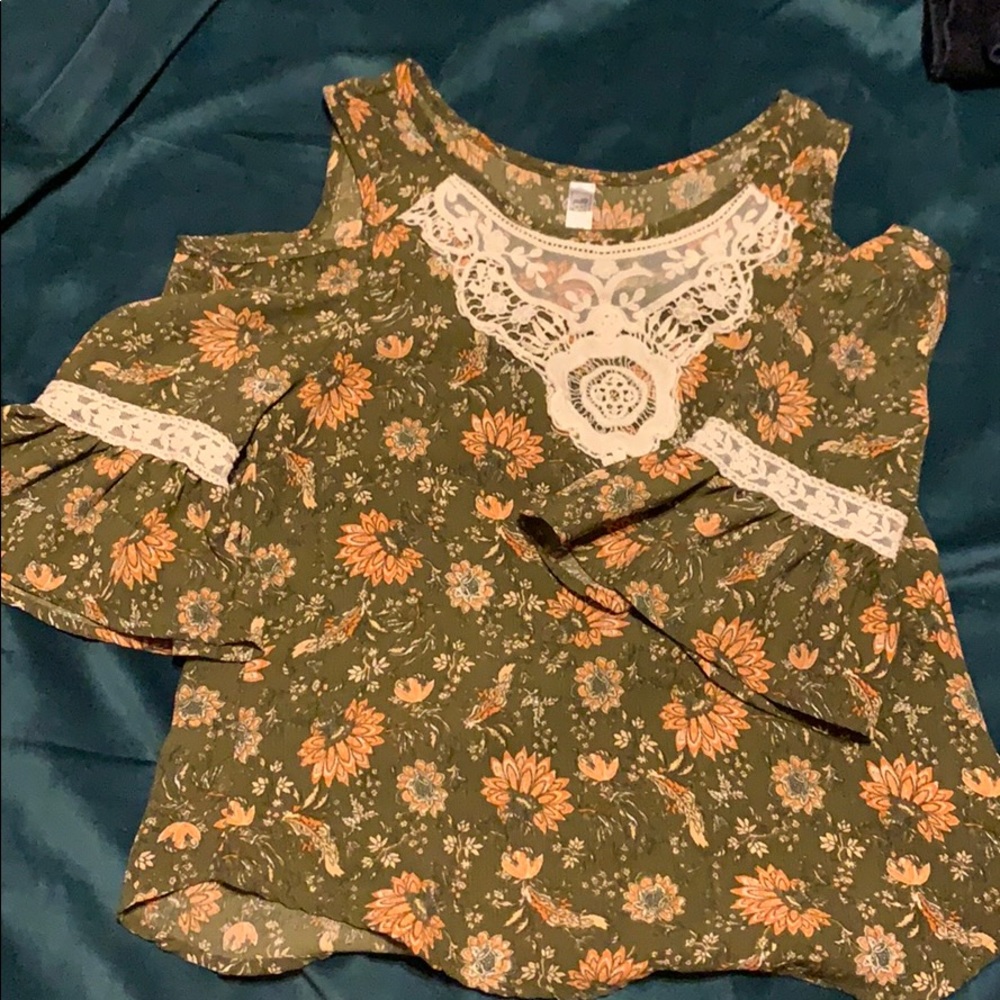 Cold shoulder floral top